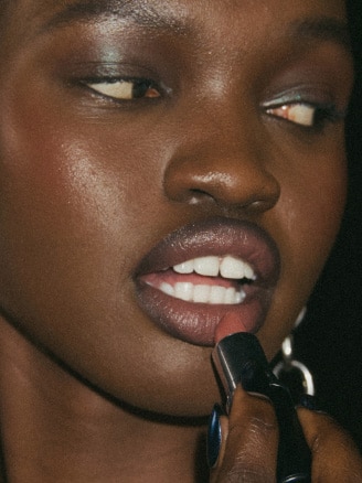 MORE SLEEK ON LIPS